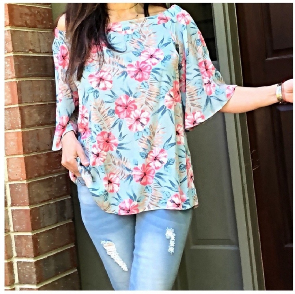 🆕️ 🌞 Off the shoulder floral tunic